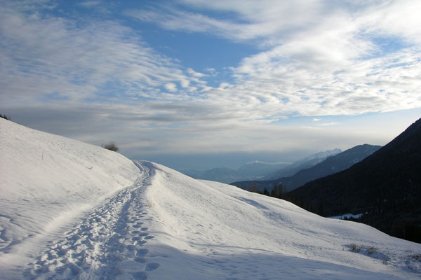 Way to the snowy 'Raut'