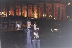 Io e Yulie, davanti al parlamento ^^;