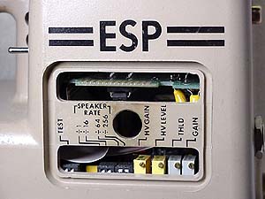 Eberline ESP-2: porta per la diagnosi in alto, autotest e trimmer di taratura manuale in basso.
