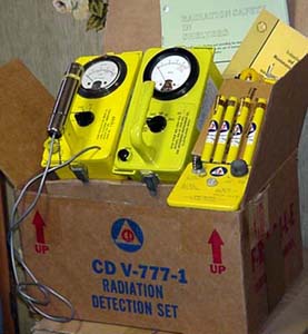 Da sinistra: cont. geiger CDV 700-6B, cont. a ionizzazione CDV 715, dosimetri