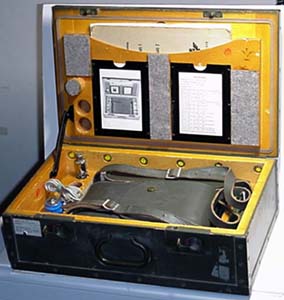Il contatore Geiger della Germania Orientale tipo FH 40T mod. 1 nella sua cassetta.