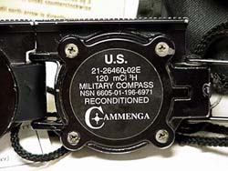 Il fondello della bussola con l'indicazione della modifica fatta dalla Cammenga per conto della NATO.