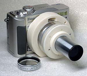Tolta la lente,  stato inserito l'oculare con il suo anello di fermo: pronta per la fotografia al microscopio !