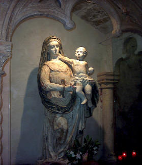 Bellissima effige della Vergine di epoca medioevale