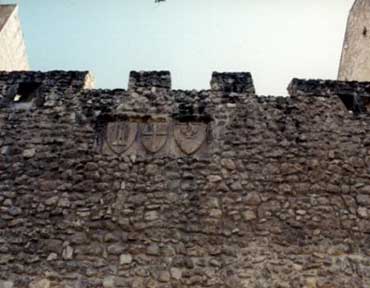 I tre stemmi sulle mura di corso Trinit