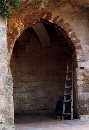 L'ingresso della torre tonda