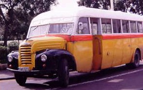 Vecchio autobus inglese