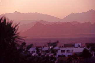 Naama bay : i monti del Sinai all'alba