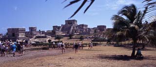 Turisti all'assalto dei templi Maya