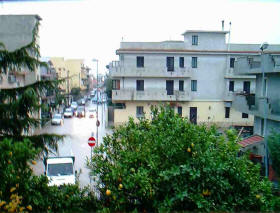 forte pioggia e...50 cm di acqua per strada a S.Paolino-Milazzo,...fate qualcosa!(foto mimmo italiano,11dic 2008)