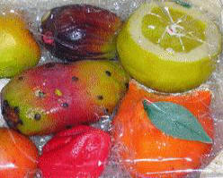 frutta martorana siciliana (dulces de azucar y pasta de almendras pintados a mano de Sicilia)