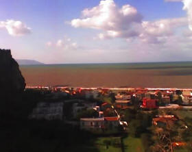 12dic2008,...il mare marrone causa terrazzamenti fatti sotto la spiaggia di Tono-Milazzo:...bravissimi!(foto claudio italiano)