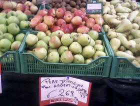 peras argentinas de G.Roca al supermercato di san Paolino-Milazzo(mayo.09-foto mimmo)